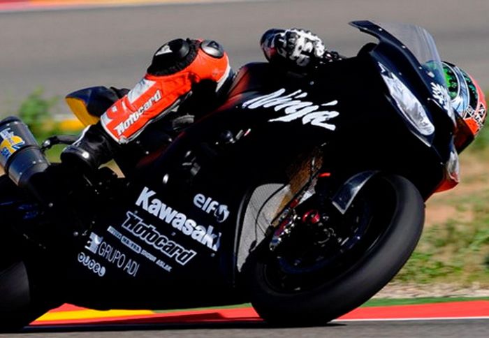 Αυτή η κακής ανάλυσης φωτογραφία είναι η μόνη που βρήκαμε για να σας δείξουμε το ZX-10R του 2013.