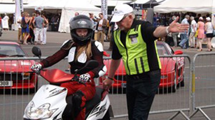 Στην πίστα του Silverstone διοργανώνονται μαθήματα για rookies, για παιδιά 11 ετών και άνω.