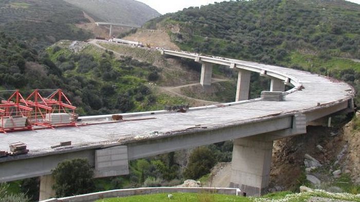 Η χρηματοδότηση αφορά στην ολοκλήρωση του τμήματος Αυχένας Αγκαθιά–Χαμέζι–Σητεία μήκους 4χλμ. περίπου.