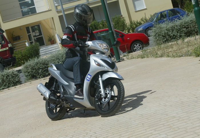 Δοκιμάζουμε το Suzuki Sixteen