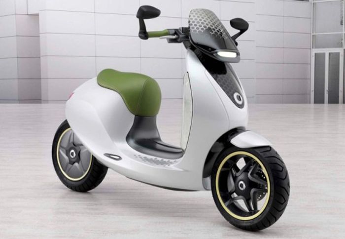 Η Smart επιβεβαίωσε πως το ηλεκτρικό scooter που παρουσίασε πριν δύο χρόνια θα είναι έτοιμο το 2014. 