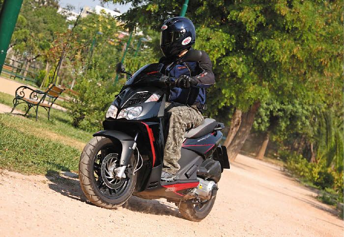 Όταν λέμε «μαχητής των δρόμων», εννοούμε και άσφαλτο, αλλά και λογικές δόσεις χωματόδρομων. Το Street θα δώσει μάχες παντού.