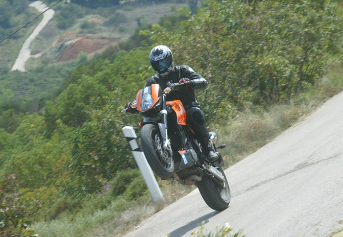 Οδηγήσαμε το KTM Superduke 990