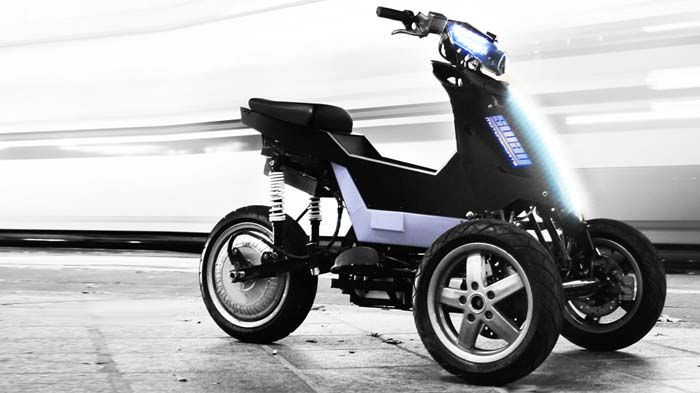 Η Sway Motorsports παρουσίασε ένα ηλεκτρικό τρίκυκλο, το οποίο διαθέτει ανεξάρτητες αναρτήσεις στο μπροστινό μέρος.