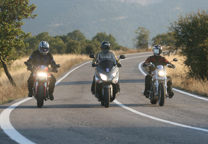 Δοκιμάζουμε τα Monster 696, Aquila 650 & TMAX 500
