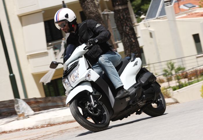 Το SYM HD2 200i διατίθεται με έκπτωση 200 ευρώ, στην περίπτωση που το αποκτήσετε τοις μετρητοίς.