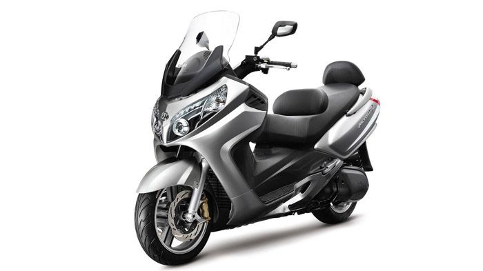 Η SYM ετοίμασε το Maxsym 600i ABS για το 2014. Αν και έχει βασιστεί στην έκδοση των 400 κ.εκ., είναι ισχυρότερο. 