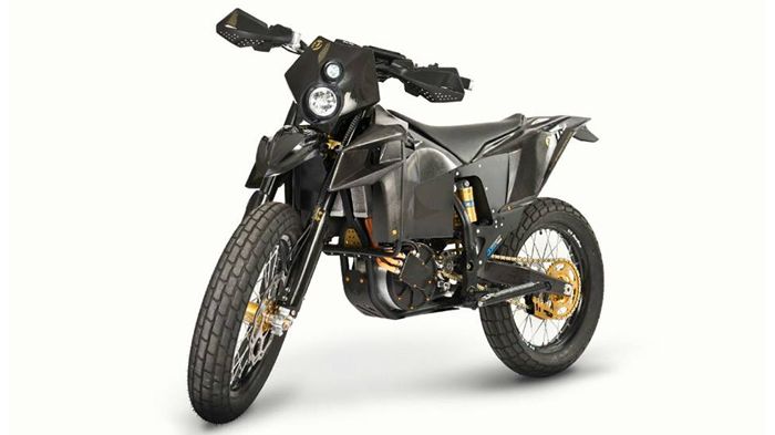 Όμορφο, επιθετικό, με ιδιαίτερο προβολέα, κοστούμι από carbon-kevlar και τροχούς 19 ιντσών, το νέο Tacita T-R Diabolica!