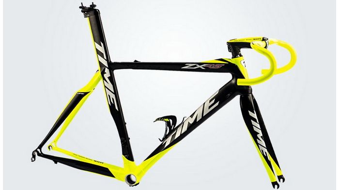 Απόλυτο, καθαρόαιμο αγωνιστικό πλαίσιο της TIME, σε έντονο χρώμα, με αστείο βάρος 1.500 γραμμαρίων!