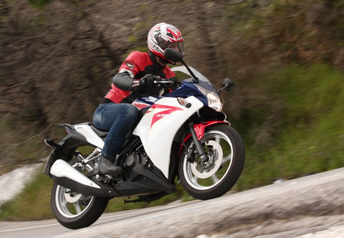 Το Honda CBR 250R κοστίζει πλέον 4.280 ευρώ.