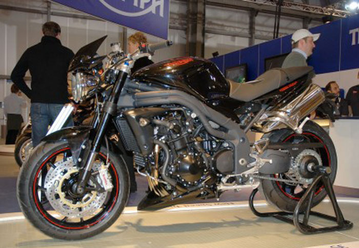 15 χρόνια κλείνει το streetfighter της Triumph