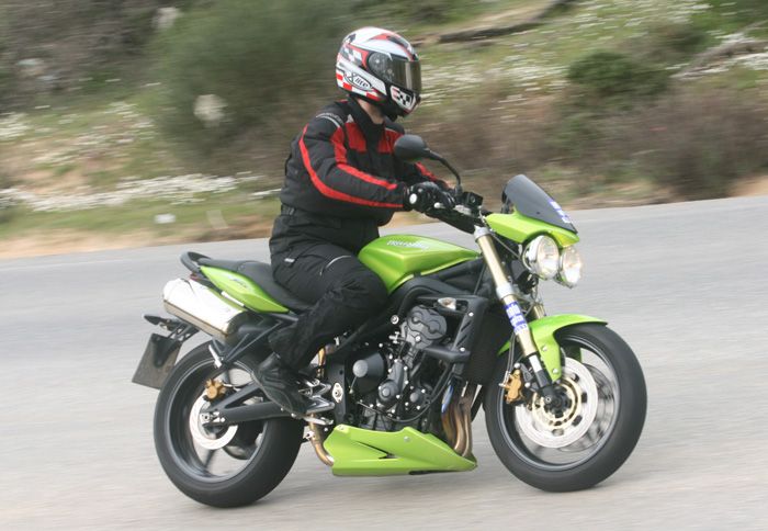 Ένας από τους καλύτερους κινητήρες στα μεσαία street. Ροπή χαμηλά, δύναμη ψηλά, λογική κατανάλωση και ένα μοναδικό soundtrack κάθε φορά που ανοίγει το