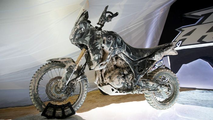 Όμορφο, μάχιμο, λασπωμένο. Το True Adventure της Honda βρίσκεται ακόμα σε πρωτότυπη μορφή.