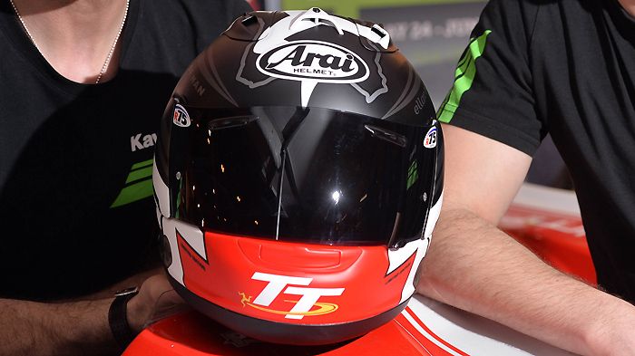 To RX-7 GP IOMTT 14 παρουσίασε η ιαπωνική εταιρία στην αγγλική έκθεση μοτοσικλέτας.