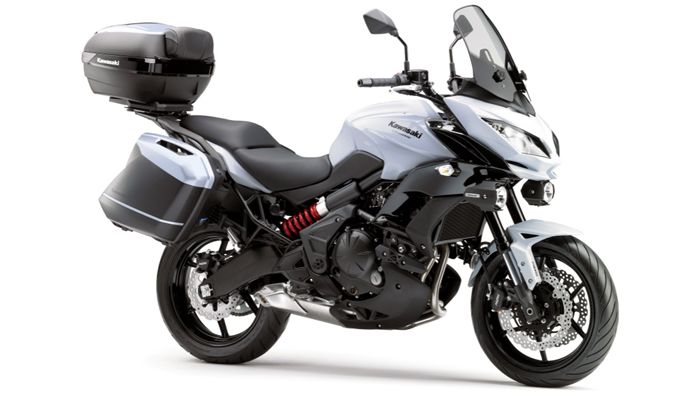 Το νέο Versys 650 διαθέτει επιθετικό, όμορφο, νέο design, πολλές αναβαθμίσεις, και ενισχυμένο υποπλαίσιο. Ιδού με το επίσημο τριβάλιτσο.