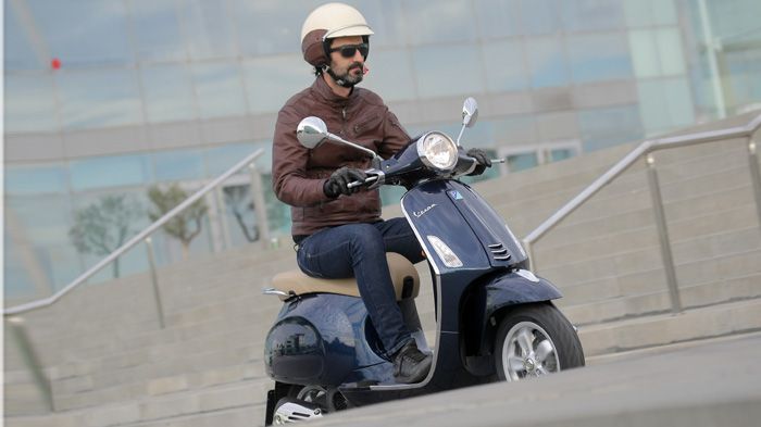 Η νέα Vespa Primavera συνδυάζει το κλασικό με το νέο, έχοντας επηρεαστεί τόσο από την Primavera του 1968 όσο και από τη νέα 946. 