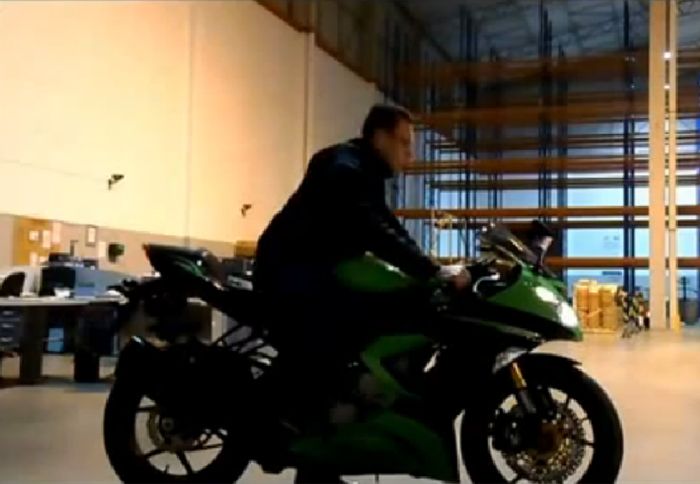 Το περίεργο αυτό βίντεο διέρρευσε στο διαδίκτυο, επιβεβαιώνοντας την ύπαρξη ενός νέου ZX-6R για το 2013.