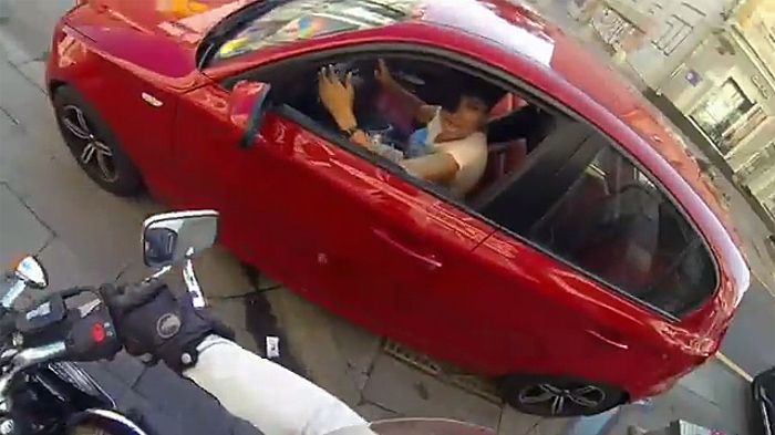 Συγγνώμη, κάτι σας έπεσε.