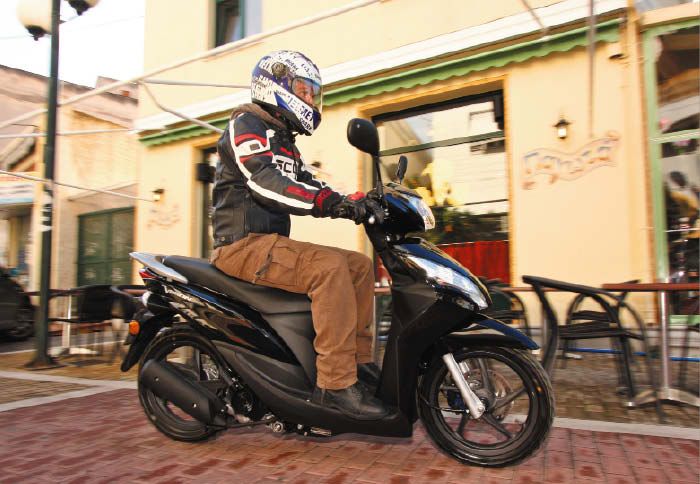 Στα μόλις 2,1 λίτρα κυμαίνεται η κατανάλωση του Honda Vision 50.
