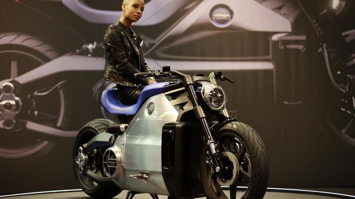 Εντυπωσιακή, ηλεκτρική επιστροφή για τη Voxan, με ένα μονολιθικής εμφάνισης Power-Cruiser.