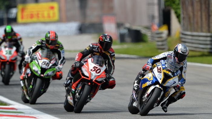 Αποφασισμένος, τσαντισμένος, συγκεντρωμένος. Ο Marco Melandri παίρνει με το σπαθί του τη νίκη του 1ου σκέλους.