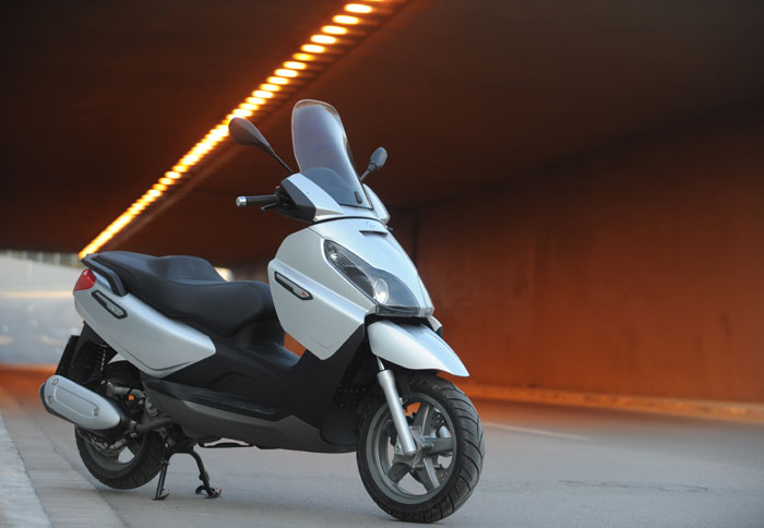 Η Piaggio εμπλουτίζει την γκάμα των scooter της με το νέο X7 250/125 