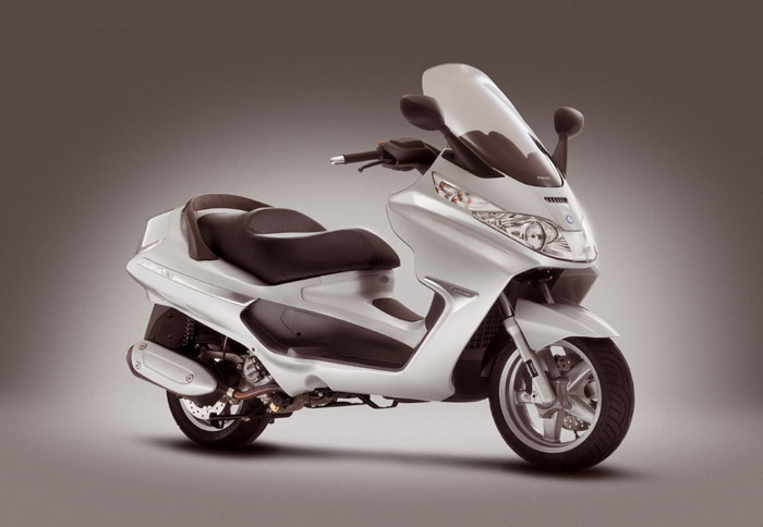 Piaggio: Μεγαλύτερο X8, φθηνότερο ZIP