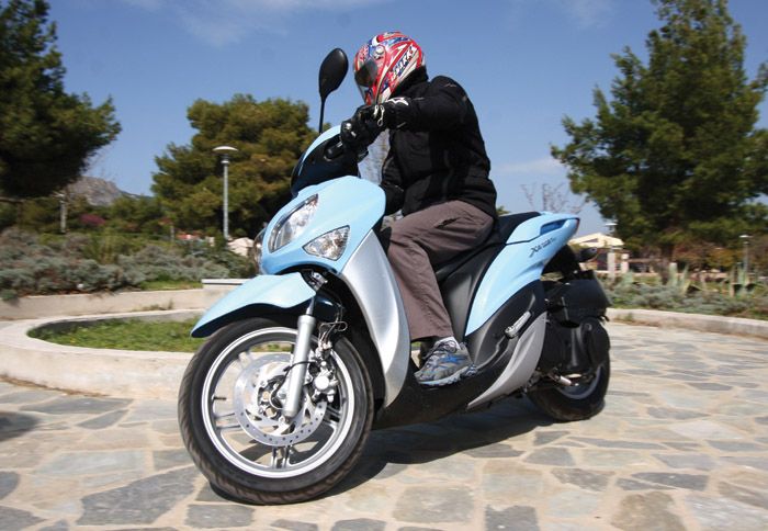 Κυρίως χάρη στην πίσω monocross ανάρτηση, το Xenter είναι δεκτικό στην πίεση και παραμένει σταθερό υπό κλίση. 
