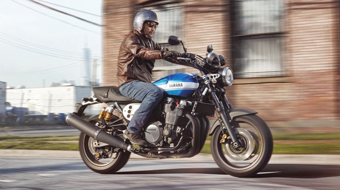 XJR 1300 2015. Νέα σχεδίαση, και Yard built στοιχεία.