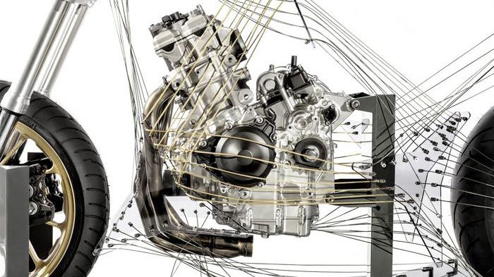 Το 3κύλινδρο μοτέρ που είδαμε στην Intermot σηματοδοτεί και την αλλαγή πλέυσης της Yamaha στα μοτέρ. Ίσως τον δουμε και στα supersport μοντέλα της.