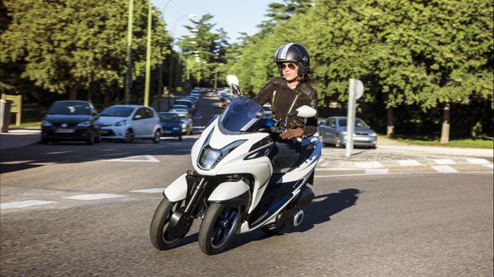 H Yamaha παρουσίασε το Tricity, ένα concept με τρεις τροχούς. 