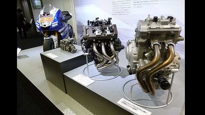 Ο μυστήριος εν σειρά δικύλινδρος κινητήρας δίπλα σε αυτόν του νέου ΜΤ-09 θα είναι κατά πάσα πιθανότητα εκείνος που θα τοποθετηθεί στις νέες μεσαίες μο