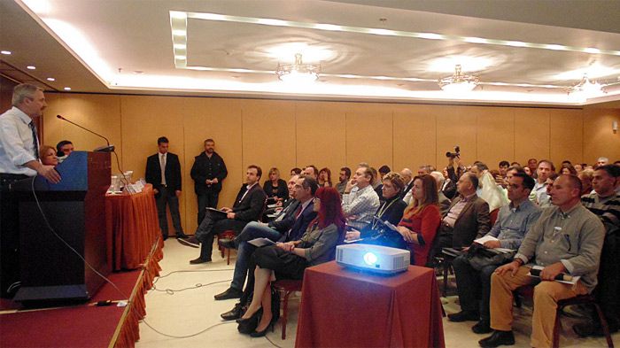 Ευχόμαστε να προχωρήσει ουσιαστικά και σοβαρά η προσπάθεια για τη διάδοση της ηλεκτροκίνησης στην Ελλάδα, δίχως φανφάρες και αστειότητες.
