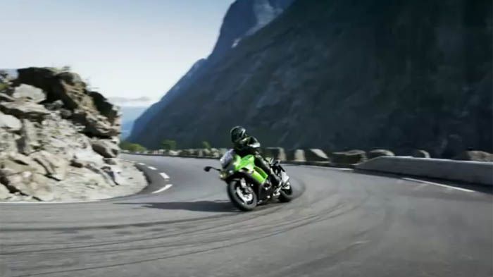 H Kawasaki έδωσε στη δημοσιότητα ένα διαφημιστικό βίντεο για το ανανεωμένο Z1000SX της. 