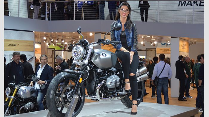 Μια όμορφη παρουσία προσθέτει πόντους στην παρουσίαση του Βαυαρικού Scrambler.