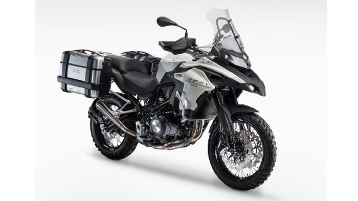 Δύσκολα πιστεύει κανείς ότι πρόκειται για μοτοσικλέτα με μόλις 500 κ.εκ.