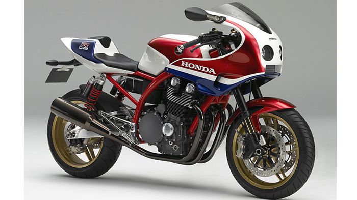 Το πρωτότυπο CB1100R είχε παρουσιαστεί στο Τόκυο το 2007.