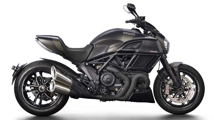 H Ducati παρουσίασε το νέο Diavel Carbon για το 2016.