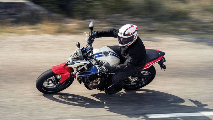 Εκτεταμένο face lift δέχτηκε το CB500F αποκτώντας πιο δυναμικό look. 