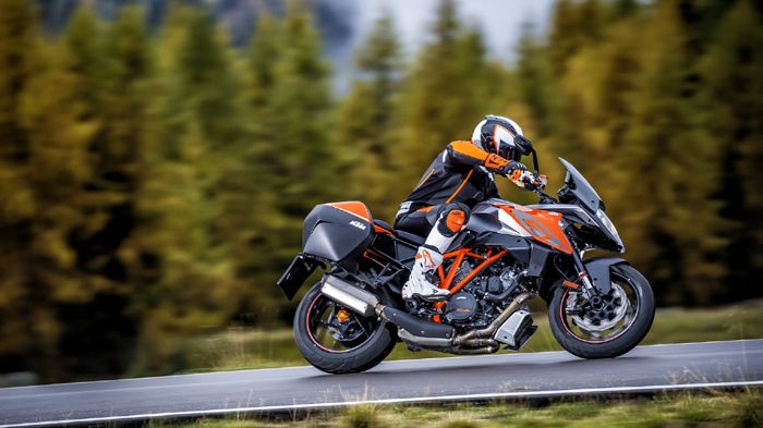 'Ανεση στο ταξίδι, χωρίς εκφυλισμό τον sport γονιδίων υπόσχεται το GT. 