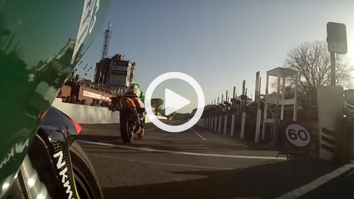 Ένα τουμπανιασμένο Kawasaki ER-6 στους δρόμους του Isle of Man.