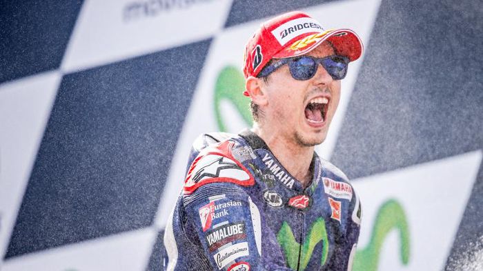 Ο θριαμβευτής της Aragon γιορτάζει μια νίκη που μπορεί να σημαίνει πολλά στο πρωτάθλημα.