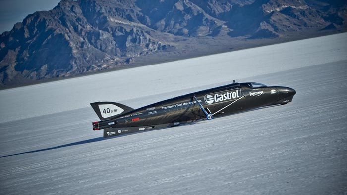 Για περίπου έναν αιώνα η αλμυρή έρημος Bonneville στη Utah προσφέρει το πεδίο για όλα τα ιστορικά ρεκόρ ταχύτητας μοτοσικλετών και αυτοκινήτων.
