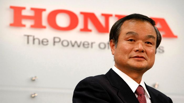 O πρόεδρος της Honda Takanobu Ito έχει ήδη πέσει θύμα της οικονομικής ζημιάς που προκλήθηκε με τους αερόσακους, καθώς αποχωρεί επίσημα τον Ιούλιο.
