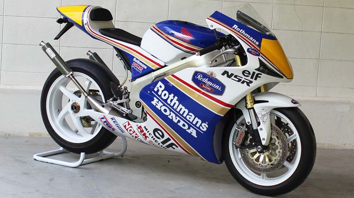Ένα NSR250R MC28 Rothmans SP όπως θα έπρεπε να το φτιάχνει σήμερα η Honda (αν δεν υπήρχαν προδιαγραφές).