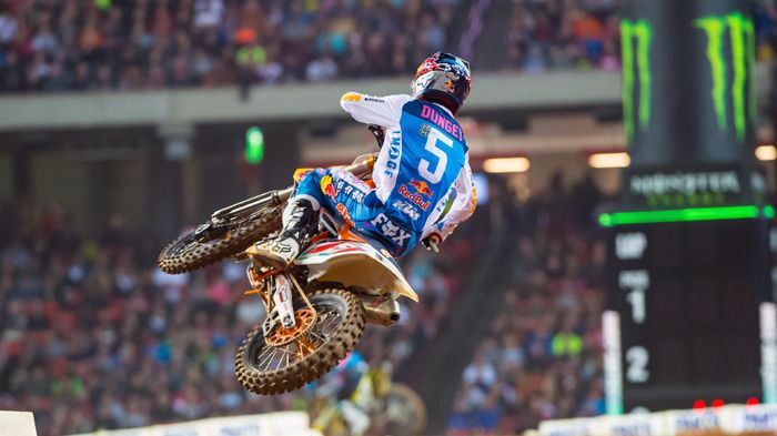 Θέαμα, θέαμα, και επίσης θέαμα. Το αμερικάνικο πρωτάθλημα SX είναι αλλού, όσον αφορά στον εντυπωσιασμό.