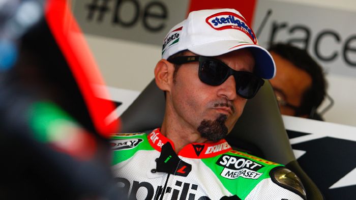 Ας ελπίσουμε ότι ο τραυματισμός του Biaggi θα τού επιτρέψει τελικά να αγωνιστεί στο Qatar.