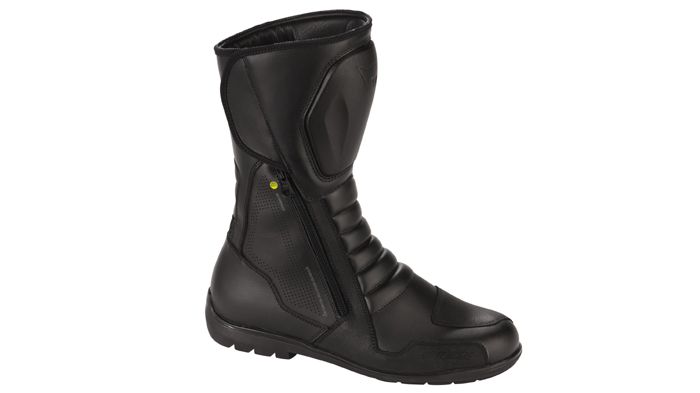 Τις Dainese Long Range C2 D-WP θα τις βρείτε στη Motorparts σε νέα τιμή προσφοράς 189 ευρώ. Περισσότερα στο τηλ. 210-9961782.