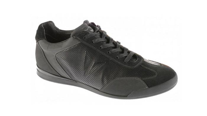 Τα Dainese Oledo είναι διαθέσιμα σε νούμερο 45 και 46 από την BIKE ACCESSORIES στην τιμή των 79 ευρώ. Περισσότερα στο τηλ. 210-9220152.