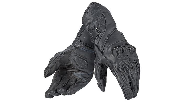 Τα Dainese Veloce θα τα βρείτε σε νέα τιμή προσφοράς 79 ευρώ έναντι αρχικής τιμής 99 ευρώ στη Motorparts. Περισσότερα στο τηλ. 210-9961782.